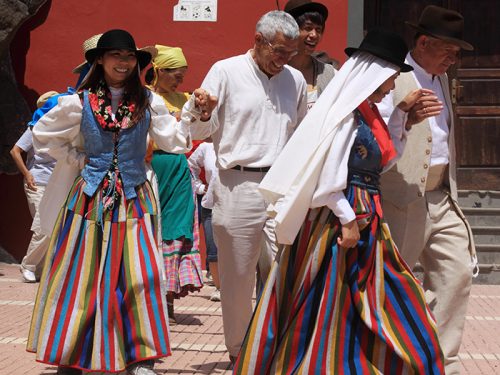 TRADITIONAL CLOTHES AROUND THE WORLD - SPAIN 